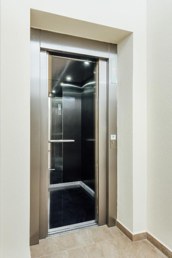 Apartmanovy Dom Grand - Contactless Check In Martinske Hole Exterior photo